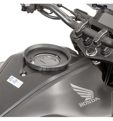 Flangia serbatoio Givi per borse con sistema Tanklock su moto Honda CB 125R e CB 300R